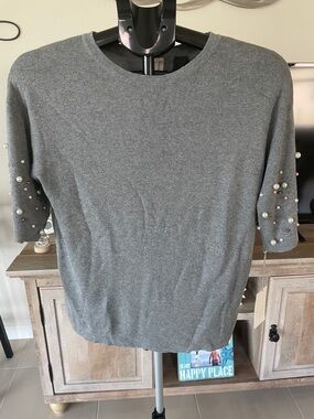 a new day - Gray Pearl-Embellished Short Sleeve Sweater size S